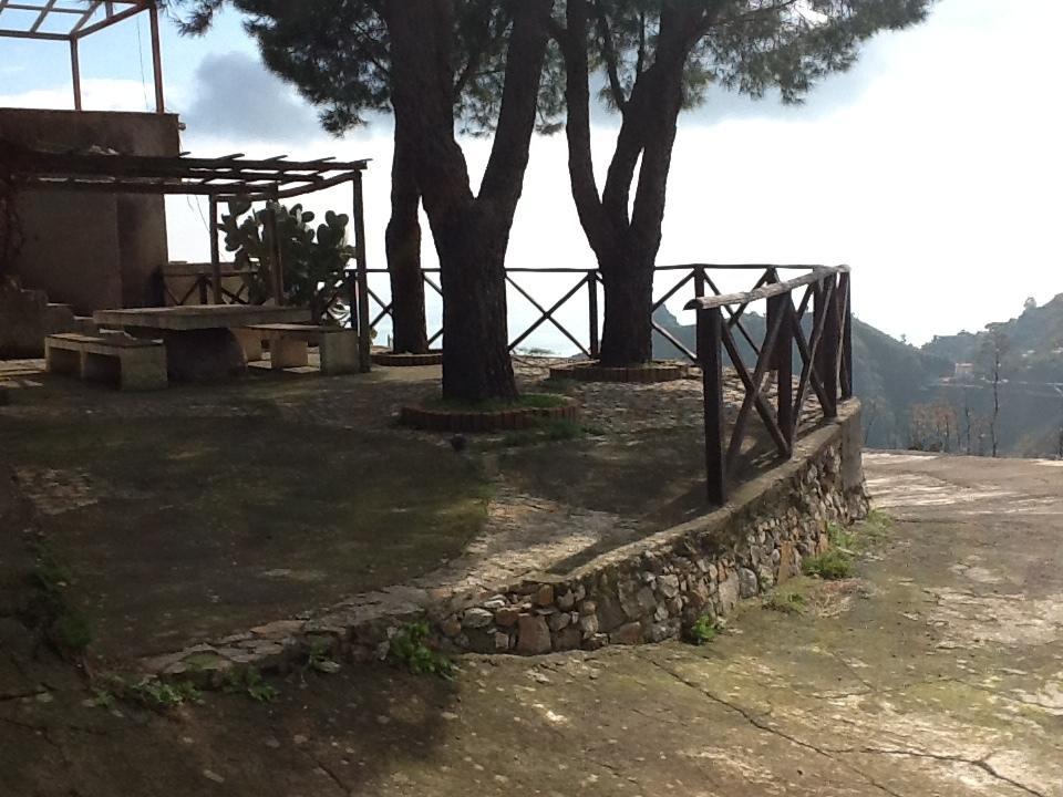 Rifugio Dei Tre Pini Guest House Castelmola Exterior photo