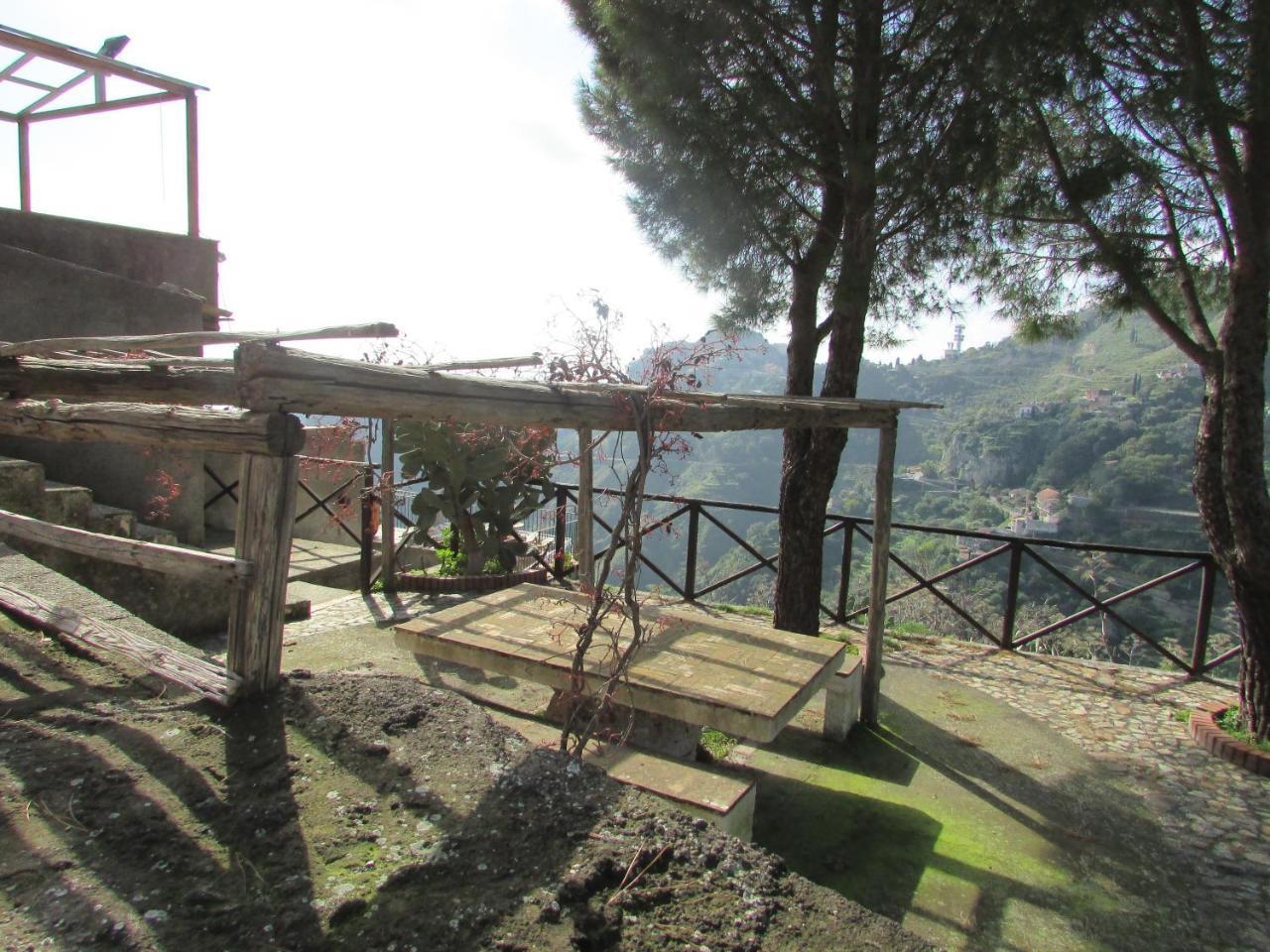 Rifugio Dei Tre Pini Guest House Castelmola Exterior photo
